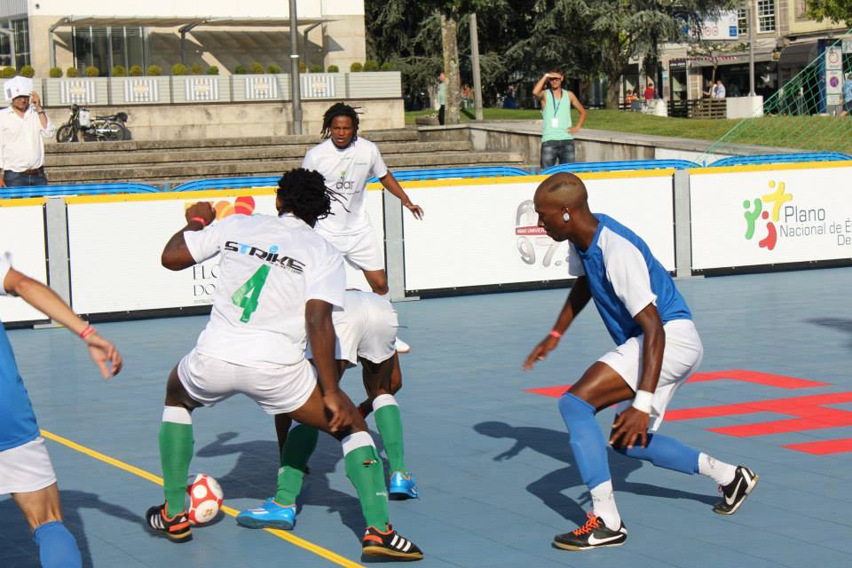 Futebol De Rua Casa Dos Rapazes Representa Distrito De Viana Do