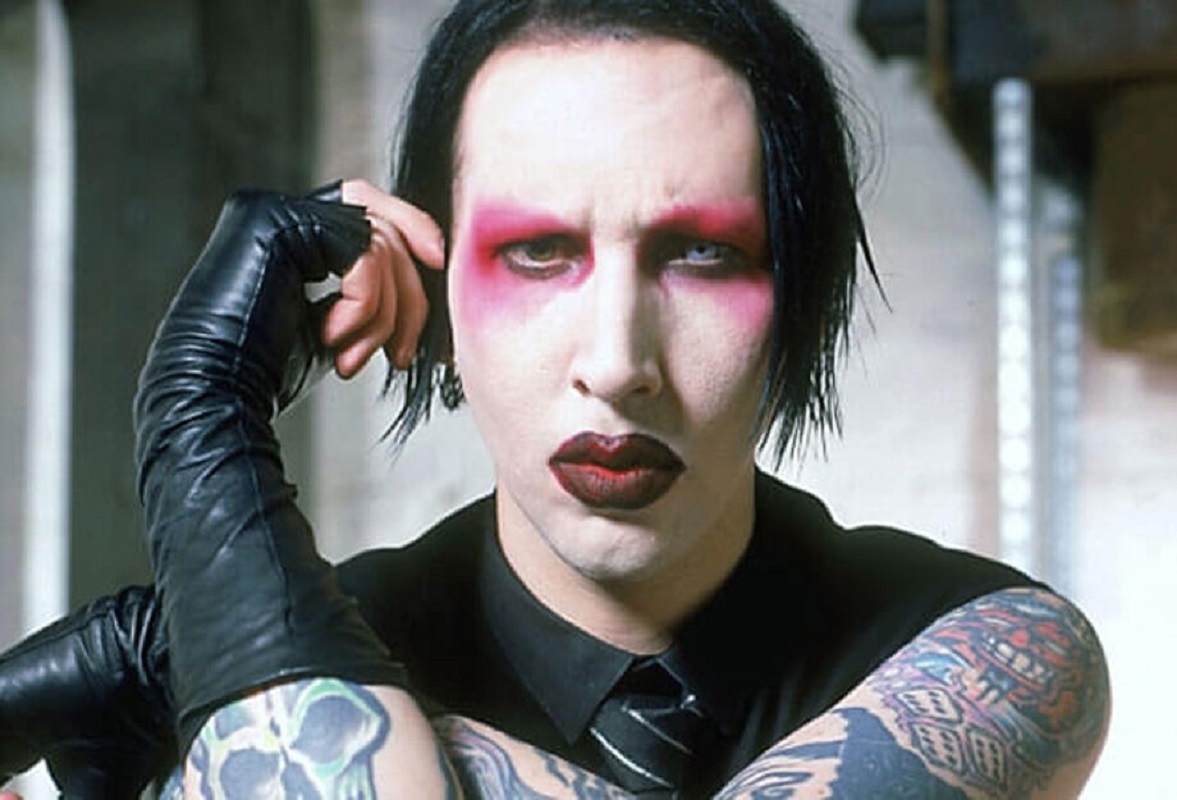 Marylin Manson No Makeup Marilyn Manson Steps Out With No Make Up Metro News Futuremerton